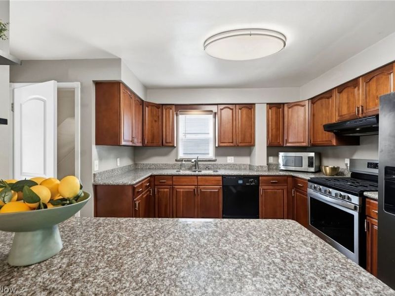 7906 Kenton Avenue, Parma, OH 44129 Photo 10