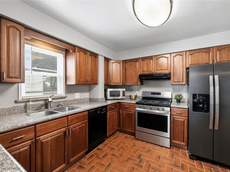 7906 Kenton Avenue, Parma, OH 44129 Photo 11
