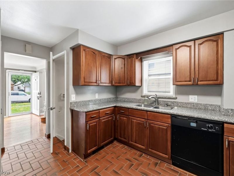 7906 Kenton Avenue, Parma, OH 44129 Photo 12