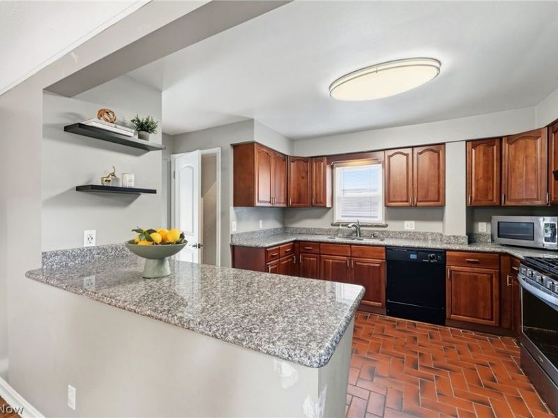 7906 Kenton Avenue, Parma, OH 44129 Photo 9