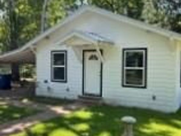 517 W Front Street , Mineola, TX 75773