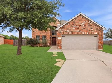 8228 Misty Water Drive, Fort Worth, TX 76131
