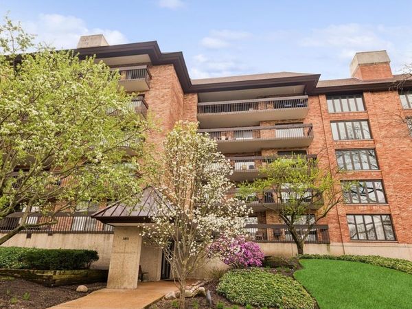 3851 Mission Hills Road, Unit 303, Northbrook, IL 60062