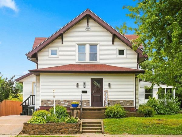324 W 1st Avenue, Dyersville, IA 52040