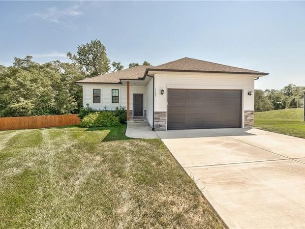 3704 NW 95th Street, Kansas City, MO 64154