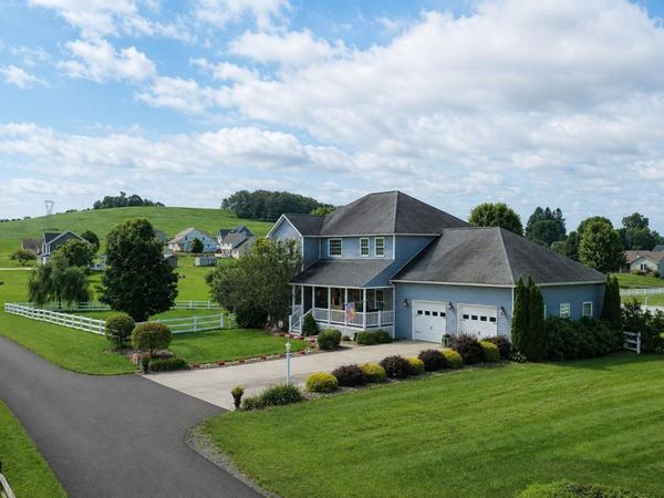 199 Gelding Avenue, Bruceton Mills, WV 26525