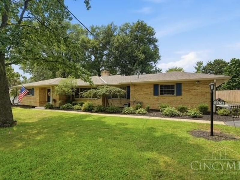8575 Kentland Court, Amberley, OH 45236 Photo 2