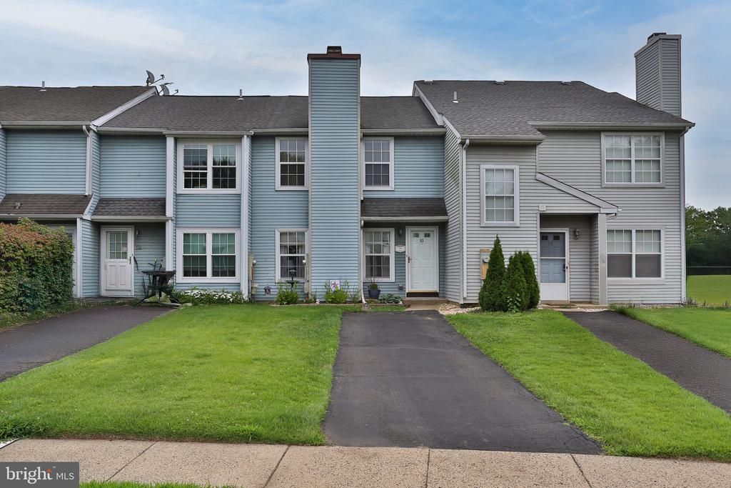 53 BARK HOLLOW LANE , HORSHAM, PA 19044