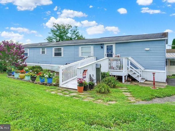305 SUSSEX LANE , GLEN ROCK, PA 17327