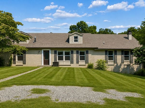 305 Cainridge Dr , Clarksville, TN 37040