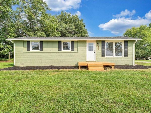 433 Kent RD , Wirtz, VA 24184