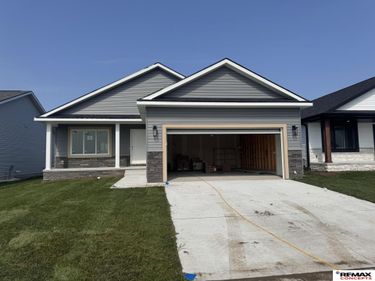 10601 S 76th Street, Lincoln, NE 68512