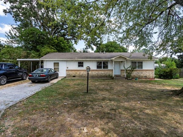 324 S Eastern Avenue , Gentry, AR 72734