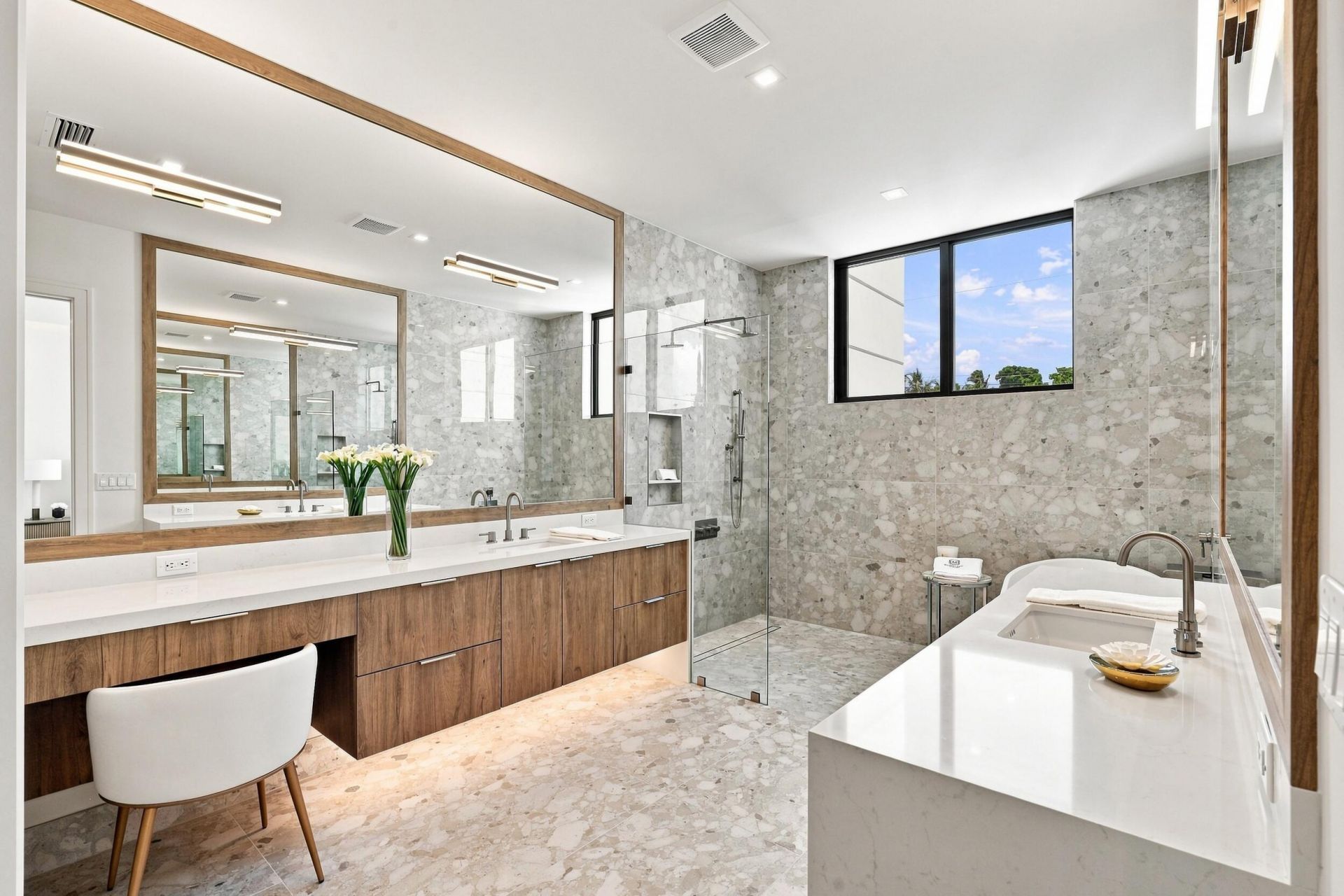 130 NE Wavecrest Way, Boca Raton, FL 33432 Photo