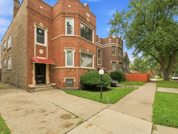 8718 S Kingston Avenue , Chicago, IL 60617