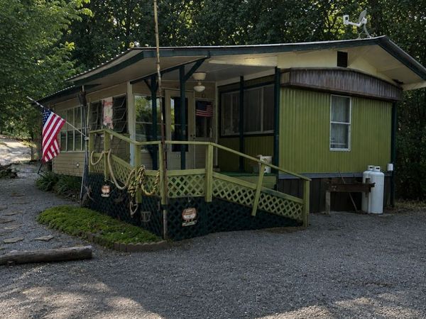 1 Mckenzie Drive , Golconda, IL 62838