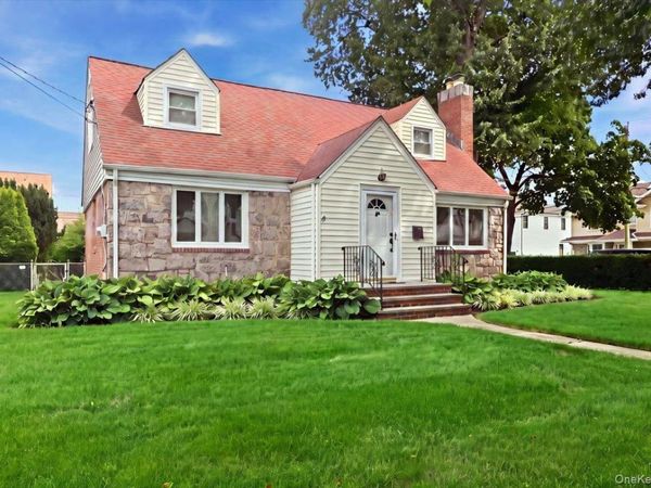 43 Scott Street , New Hyde Park, NY 11040