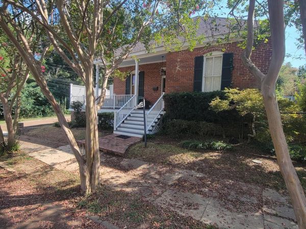 910 Washington Street, Natchez, MS 39120