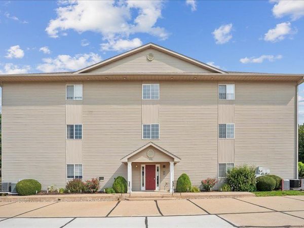 4190 Fairview Drive , Unit 2, Bettendorf, IA 52722