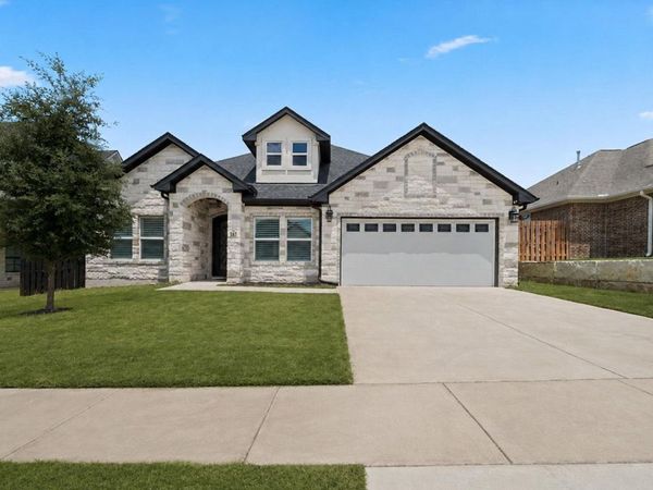 351 Firework LN, Giddings, TX 78942
