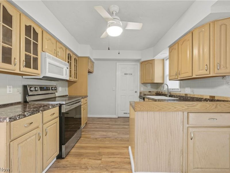 6869 Oakwood Road, Parma Heights, OH 44130 Photo 13