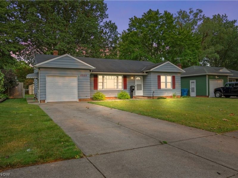 6869 Oakwood Road, Parma Heights, OH 44130 Photo 4