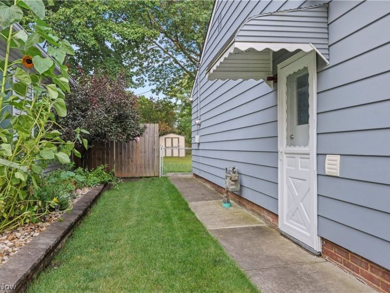 6869 Oakwood Road, Parma Heights, OH 44130 Photo 5