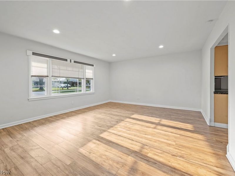 6869 Oakwood Road, Parma Heights, OH 44130 Photo 9