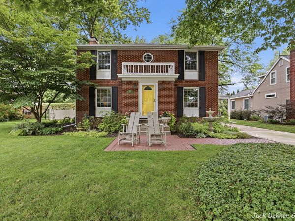 445 W Lawrence Avenue, Zeeland, MI 49464
