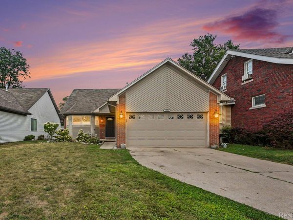 22064 Hayes Avenue, Eastpointe, Mi 48021