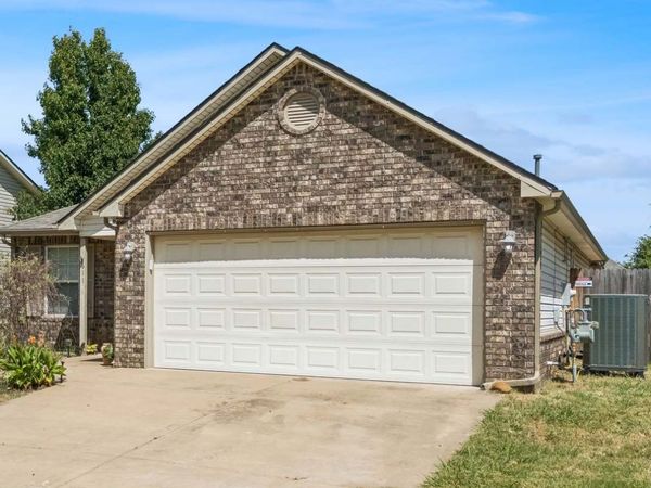611 N Elizabeth Street , Sapulpa, OK 74066