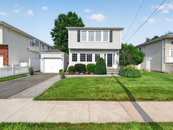 615 Briggs Street , Bellmore, NY 11710