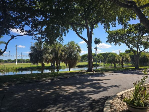 16330 Oak Walk , Miami Lakes, FL 33014