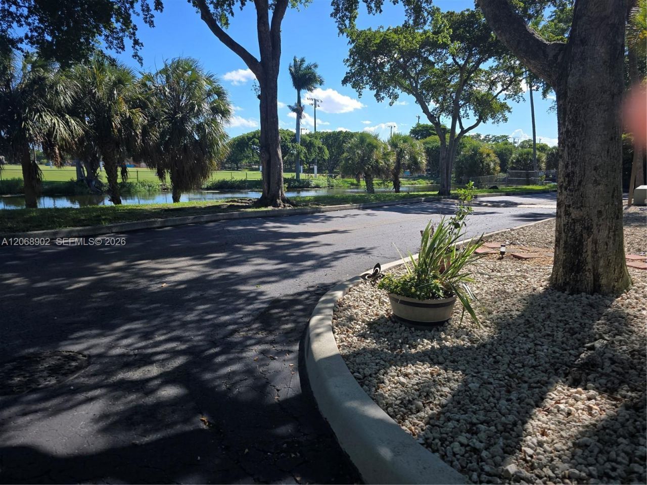 16330 Oak Walk, Miami Lakes, FL 33014 Photo