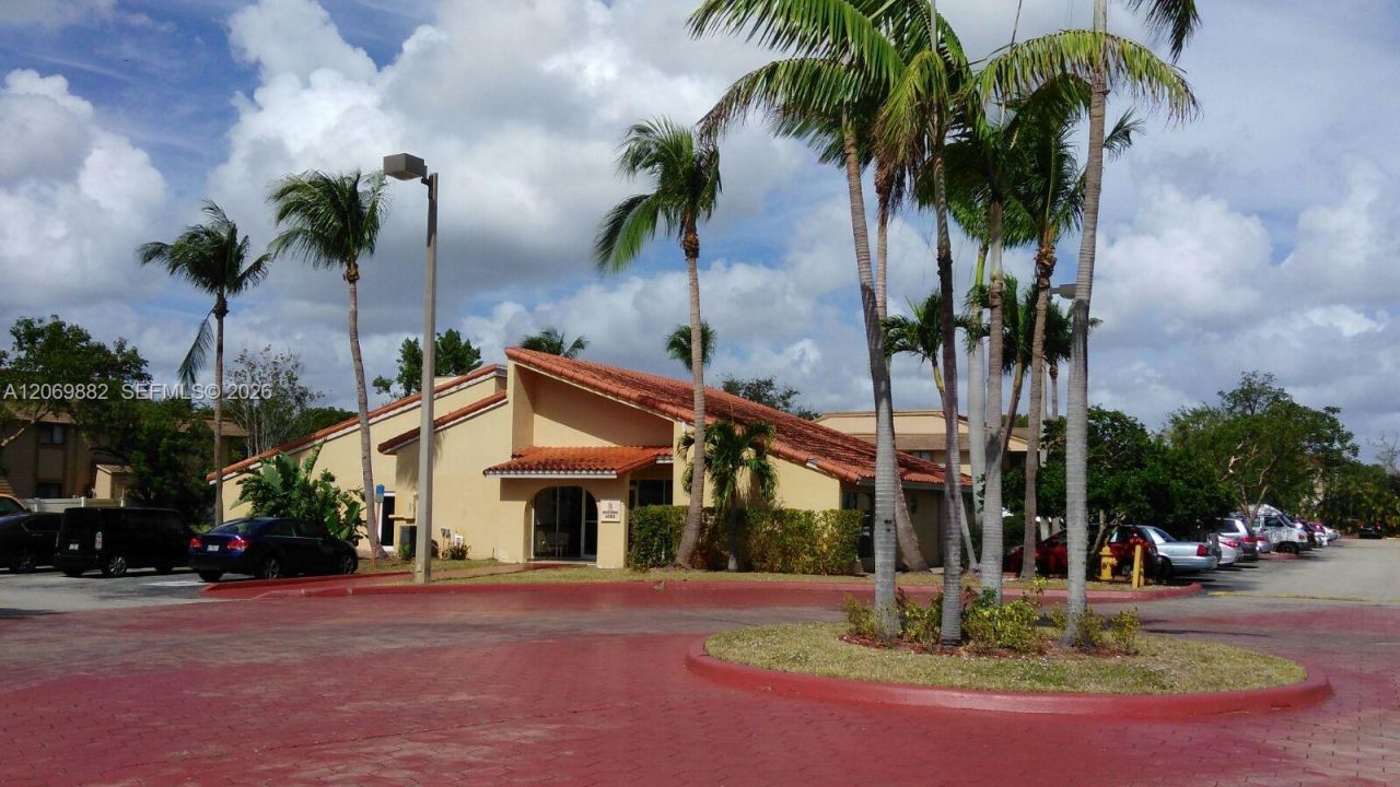 6195 NW 186th St, Unit 417, Hialeah, FL 33015 Photo