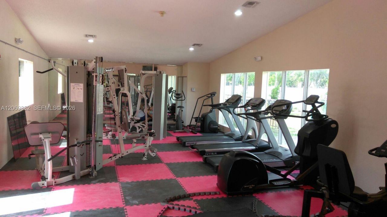 6195 NW 186th St, Unit 417, Hialeah, FL 33015 Photo