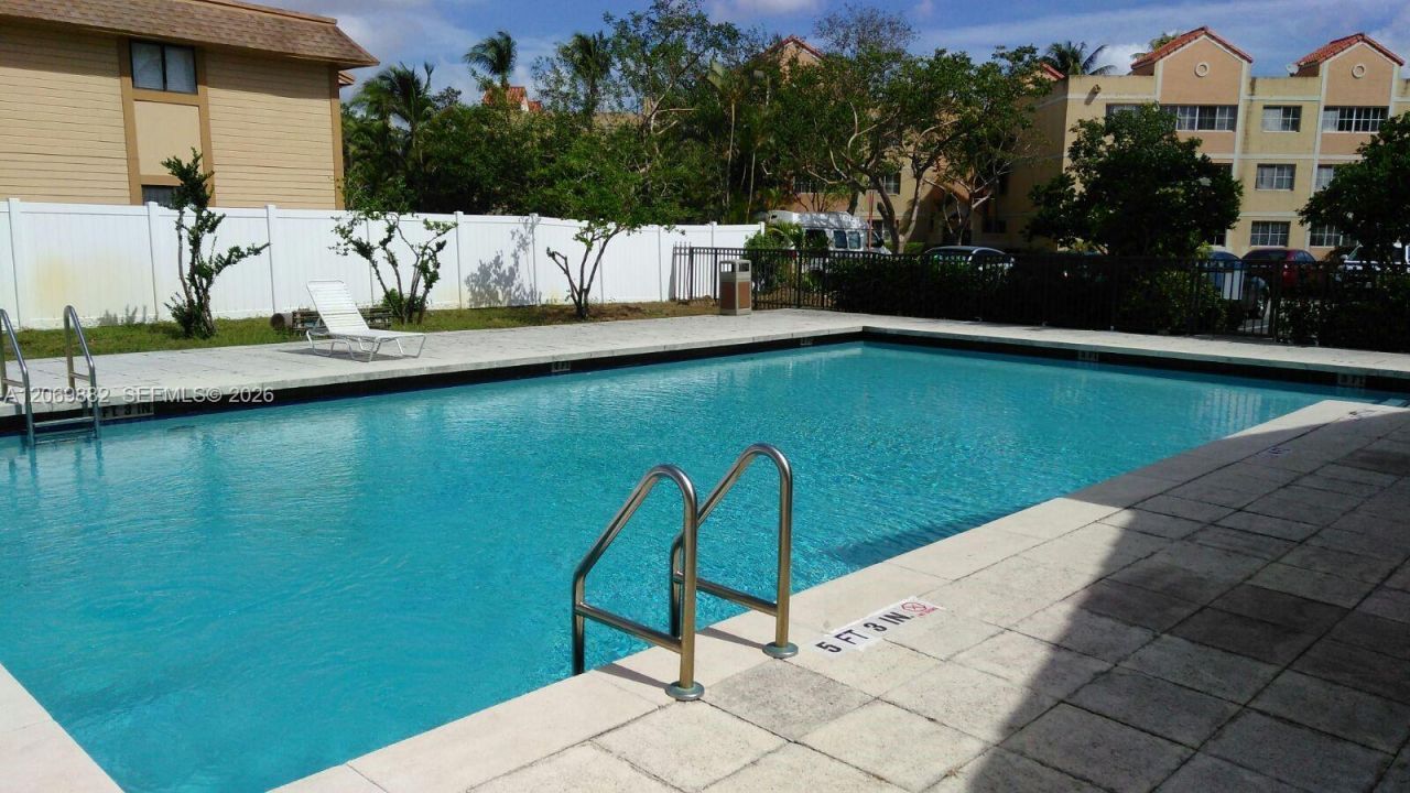 6195 NW 186th St, Unit 417, Hialeah, FL 33015 Photo