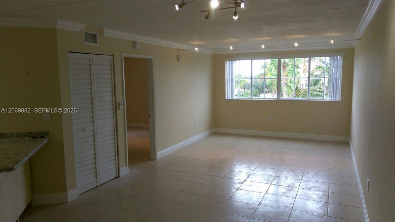 6195 NW 186th St, Unit 417, Hialeah, FL 33015 Photo