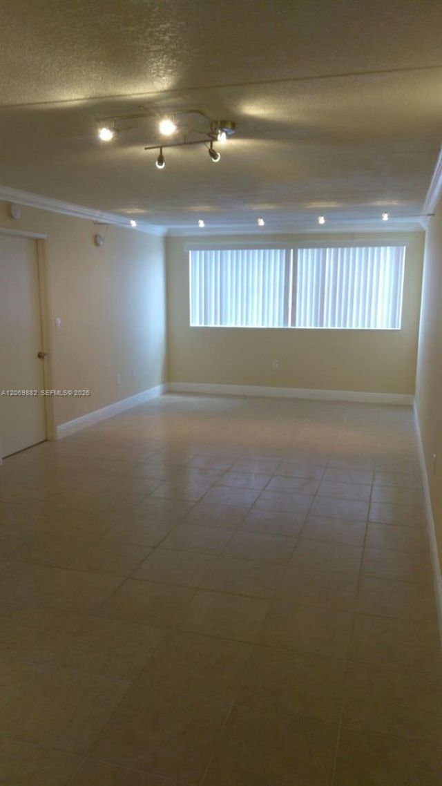 6195 NW 186th St, Unit 417, Hialeah, FL 33015 Photo