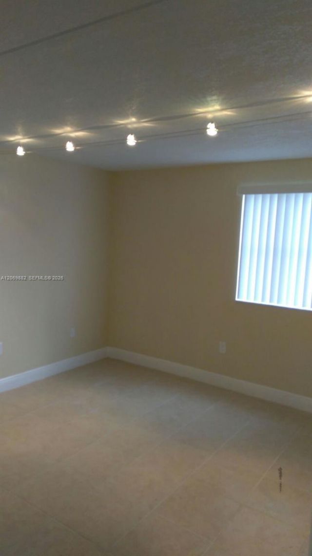 6195 NW 186th St, Unit 417, Hialeah, FL 33015 Photo