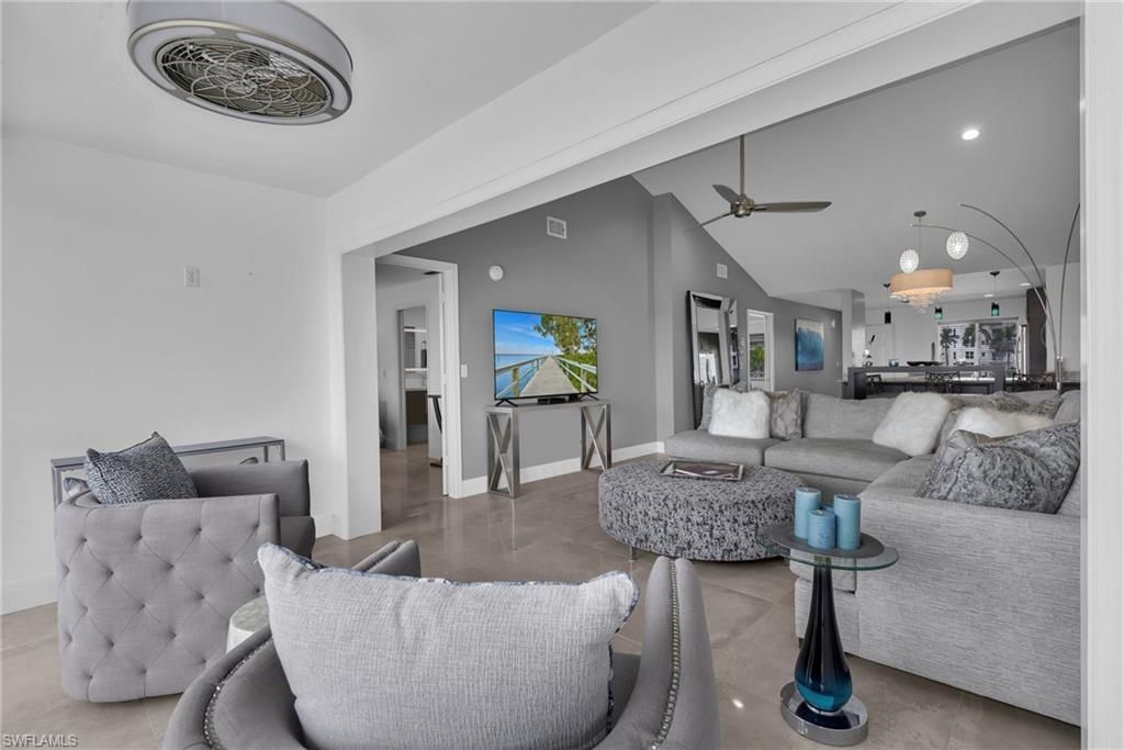 10684 Gulf Shore Dr, Unit B-302, Naples, FL 34108 Photo