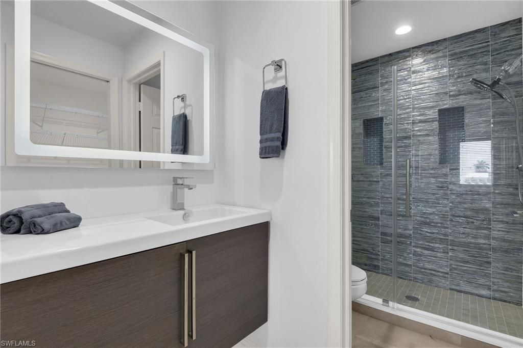 10684 Gulf Shore Dr, Unit B-302, Naples, FL 34108 Photo