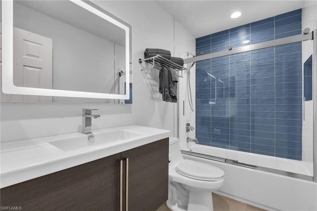 10684 Gulf Shore Dr, Unit B-302, Naples, FL 34108 Photo