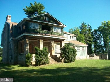 328 N BUCKMARSH STREET, BERRYVILLE, VA 22611