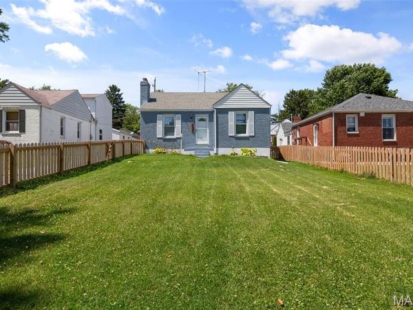 8257 Watson Road, St Louis, MO 63119