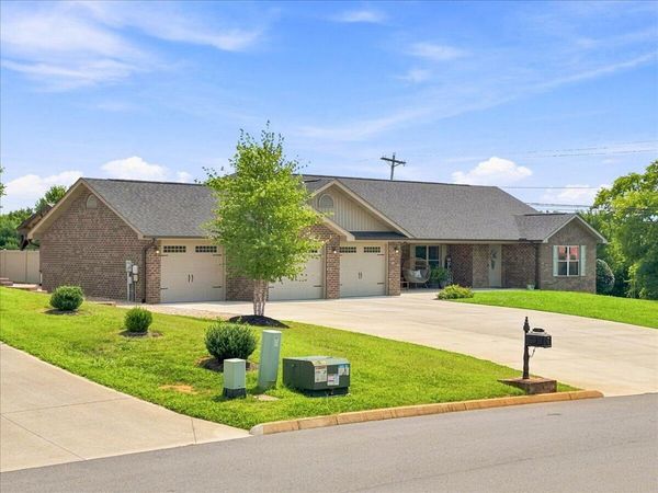 106 Crosslake Lane, Dandridge, TN 37725
