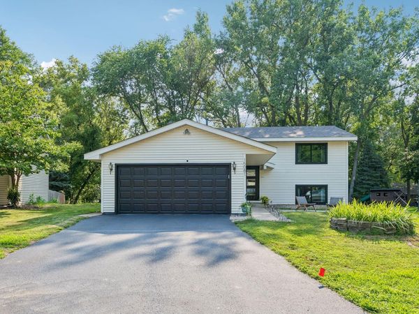 15081 Summerhill Drive, Eden Prairie, MN 55346