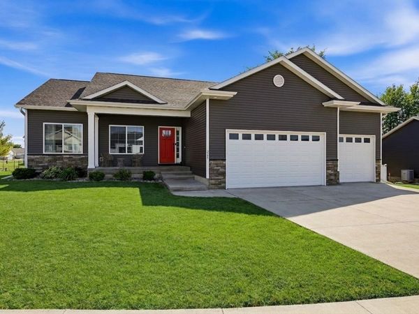 225 Meadow Breeze Lane , Center Point, IA 52213