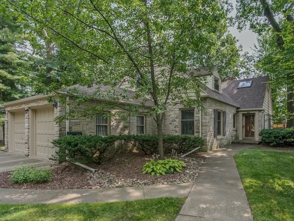 1520 OAKCREST COURT, Appleton, WI 54914