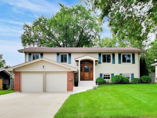 21W579 Kensington Road , Glen Ellyn, IL 60137